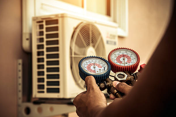 Professional Hvac technician working in Washington, WA